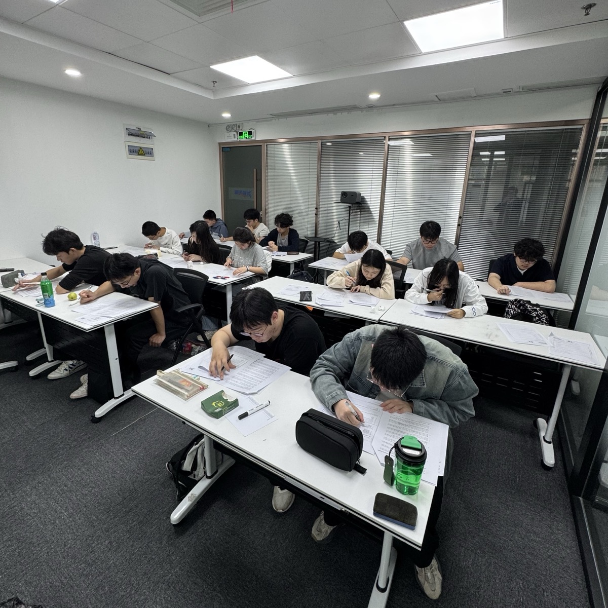 小班随堂指导：老师走近每一张课桌